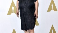 Jika hamil pertama Natalie Portman ngidam makanan serba manis, pada kehamilan kedua ia menginginkan makanan lebih sehat. Ada nanas, mentimun dan burrito yang jadi pilihannya. Foto: Jordan Strauss/Invision/AP
