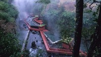 Termas Geometricas merupakan komplek pemandian air panas di di tengah hutan yang menjadi bagian dari Villarrica National Park, Chile. Ada 17 kolam air panas yang bisa dipilih untuk berendam (Termas Geometricas)