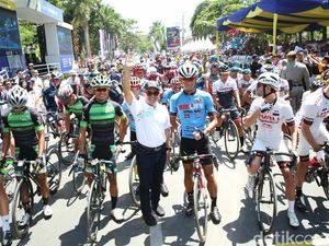 Pebalap Tempuh Jarak 153,1 Km di Etape Pertama Tour De Banyuwangi Ijen