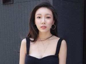 Potret Debbie, Bos Online Shop Cantik yang Senyumnya Bikin Meleleh
