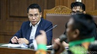 Dalam sidang tersebut, Fayakhun menilai ada permintaan Hasanuddin untuk bertukar nomor telepon seluler (ponsel) untuk berkoordinasi lebih lanjut pada Ali Fahmi. Namun, Hasanuddin merasa tak meminta Fayakhun untuk berkoordinasi lebih lanjut dengan Ali Fahmi.