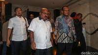 Gubernur Papua Lukas Enembe tiba di kantor DPP Partai NasDem, Jakarta, Rabu (26/9/2018).
