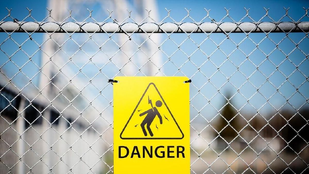 3 Pekerja WiFi di Mamuju Tersengat Listrik Saat Pasang Kabel, 1 Orang Tewas