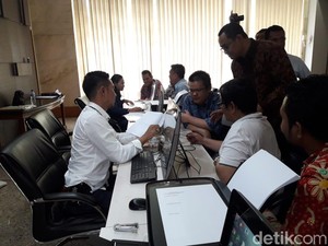 Ruhut Sitompul Temani Elite Hanura Lapor Peneror ke Bareskrim