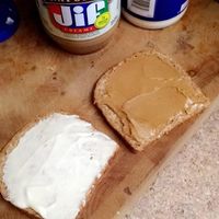 Ini Dia Roti Oles Selai Kacang Mayo yang Lagi Viral
