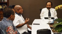 Suasana pertemuan Surya Paloh dan Gubernur Papua Lukas Enembe.