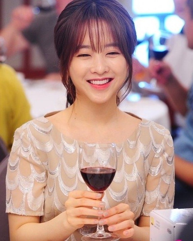 Urutan sembilan ditempati Park Bo Young. Aktris 30 tahun ini terbilang lebih sering tampil di film, namun ketika ditawari peran untuk serial drama, bayarannya cukup tinggi. Bo Young mendapat bayaran USD 25,000 atau sekitar Rp 368 juta per episode. Foto: Instagram