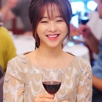 Urutan sembilan ditempati Park Bo Young. Aktris 30 tahun ini terbilang lebih sering tampil di film, namun ketika ditawari peran untuk serial drama, bayarannya cukup tinggi. Bo Young mendapat bayaran USD 25,000 atau sekitar Rp 368 juta per episode. Foto: Instagram