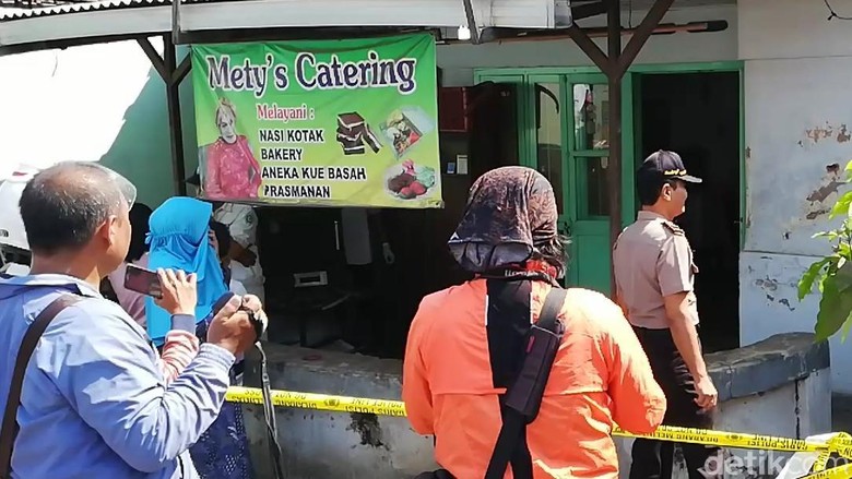 Kematian Waria Pengusaha Katering Diduga Lebih dari Satu Hari Kematian Waria Pengusaha Katering Diduga Lebih dari Satu Hari
