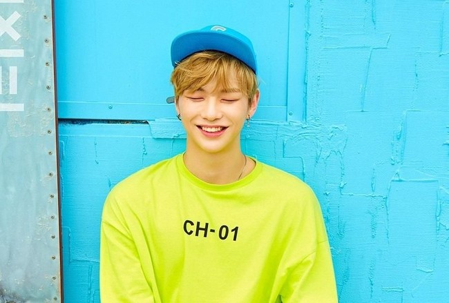 Kang Daniel dari Wanna One mengklaim kalau lebar bahunya mencapai 60 cm. Penampilan Kang Daniel menjadi unik karena wajahnya imut tapi memiliki bahu sangat bidang. Foto: istimewa