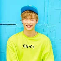 Kang Daniel dari Wanna One mengklaim kalau lebar bahunya mencapai 60 cm. Penampilan Kang Daniel menjadi unik karena wajahnya imut tapi memiliki bahu sangat bidang. Foto: istimewa