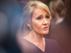 Fantastic Beasts 2 Dikritik, J.K Rowling Disebut Mirip George Lucas