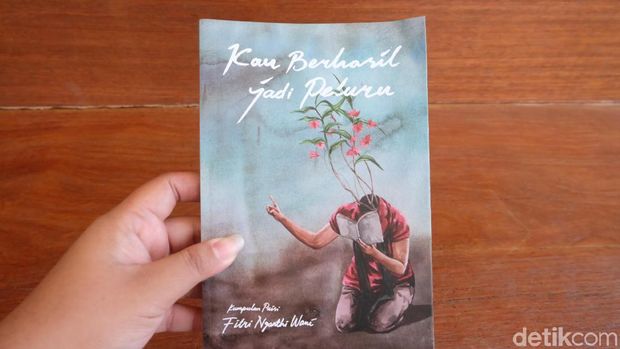 Di Balik Cerita Buku Puisi 'Kau Berhasil Jadi Peluru'