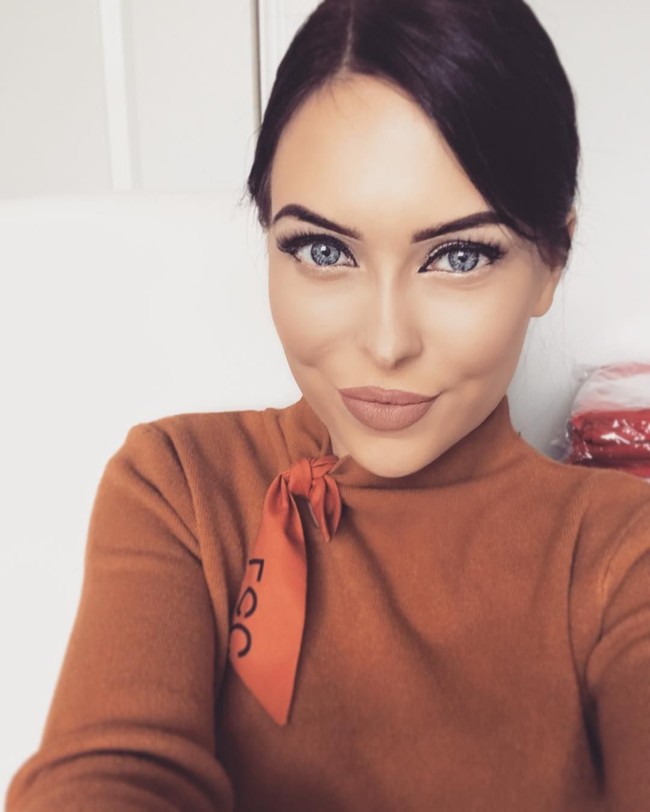 Ini penampilan Sofia setelah menghabiskan biaya Rp 78 juta demi punya wajah baru yang lebih cantik.  Foto: Instagram@ sophieattwooduk_