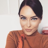 Ini penampilan Sofia setelah menghabiskan biaya Rp 78 juta demi punya wajah baru yang lebih cantik.  Foto: Instagram@ sophieattwooduk_