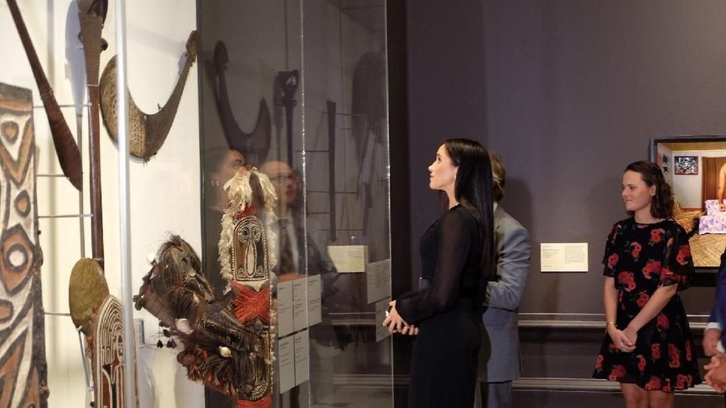 Melihat Pameran Seni Ocenia yang Dikunjungi Megan Markle