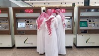 Penampakan mesin penjualan tiket Kereta Cepat Haramain Rail Line. Stephen Kalin/Reuters.