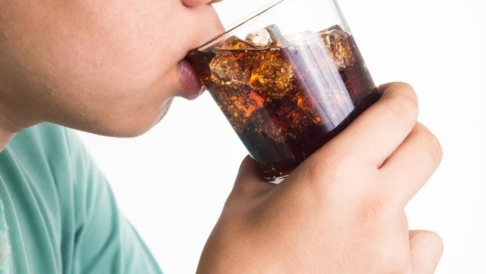Ilustrasi Minum Soda Ilustrasi Minum Soda