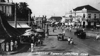 Potret suasana pasar di daerah Kramat, Jakarta di tahun 1942. Keystone/Getty Images.  
