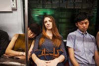 Dari Pada Buka Instagram, Ini 5 Hal yang Melatih Otak Saat Perjalanan Kantor