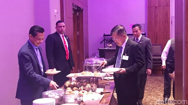 JK Sarapan Bareng Imam Masjid di New York Shamsi Ali