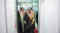 Peresmian ini dihadiri oleh Putra Mahkota Mohammad Bin Salman dan pejabat Saudi lainnya, serta duta besar Spanyol untuk Arab Saudi, Alvaro Iranzo, dan presiden Konsorsium Spanyol Kecepatan Tinggi, Jorge Segrelles. Kereta cepat tersebut akan memangkas jarak antara Mekah dan Madinah dalam waktu kurang dari dua jam atau separuh waktu yang diperlukan untuk menempuh jarak yang sama lewat jalur darat. Stephen Kalin/Reuters.