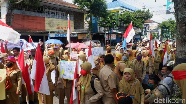 Heboh Timses Prabowo-Sandi Usul Gaji Guru Rp 20 Juta