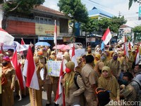 Heboh Timses Prabowo-Sandi Usul Gaji Guru Rp 20 Juta