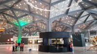 Seperti inilah penampakan stasiun Kereta Cepat Haramain Rail Line Mekah-Madinah. Jalur kereta api Haramain sepanjang 450 km itu menghubungkan kota-kota penting di Saudi mulai dari Mekah, Jeddah, Bandara Internasional King Abdulaziz, hingga kota Raja Abdullah di Rabigh dan Madinah. Stephen Kalin/Reuters.