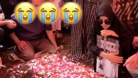 Jenazah dikebumikan pada pagi tadi di lokasi yang tak jauh dari rumah sang bunda di Bogor, Jawa Barat. Dok. Instagram/syh55