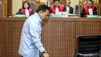 Sebelumnya, uang tersebut disebut sebagai sumbangan Fayakhun untuk keperluan Rapat Pimpinan Nasional (Rapimnas) Partai Golkar. Namun, Novanto justru membantah dan mengungkap bahwa Fayakhun pelit.