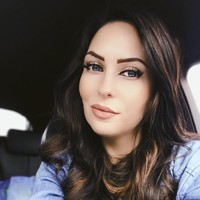 Hidungnya kini lebih mancung. Begitu juga dengan bibirnya yang lebih bervolume.  Foto: Instagram@ sophieattwooduk_