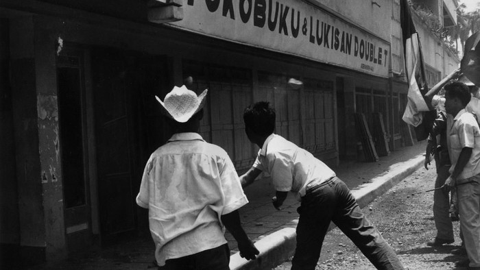 Indonesia sejak dulu dikenal sebagai pusat perdagangan rempah-rempah dunia. Berbagai transaksi jual-beli di pasar tempo dulu menarik untuk ditengok. Penasaran?