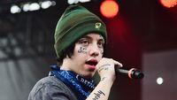 Terlalu Banyak Makan Snack Pedas, Rapper Lil Xan Dilarikan Ke Rumah Sakit 