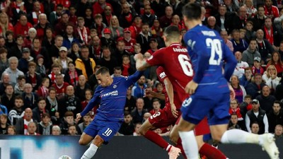 Si Biru Sungkurkan Si Merah