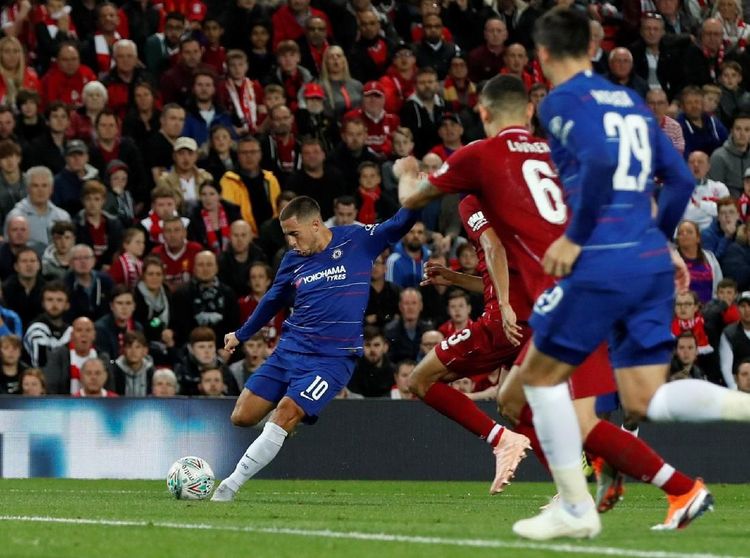 Si Biru Sungkurkan Si Merah