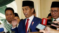 Jokowi pun sempat bertemu dan menjawab pertanyaan dari awak media saat menghadiri Rapimnas ke III PPP.