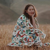 Sayangnya, Aliya malah dibully dan dituding melakukan tindakan tidak senonoh karena mengunggah foto sedang menyusui bayinya nyaris tanpa busana. Tak mau terus menjadi kontroversi, Aliya pun menghapus foto tersebut dari akun Instagramnya. Foto: Instagram @chestnayaaa