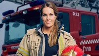 Namanya Gunn Narten, pemadam kebakaran dari Stavanger, Norwegia yang viral karena maskulin dan kecantikannya. (narten86/Instagram)