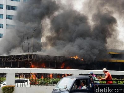 Hangus, Ini Penampakan Gerbang Tol Depan BPK yang Terbakar