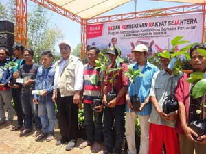 Kunjungi Garut, Mentan Janji Bagi 6 Juta Ayam untuk Warga Miskin