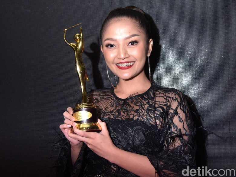 Siti Badriah dan Pacar Tak Mau Ngoyo Tentang Pernikahan Siti Badriah dan Pacar Tak Mau Ngoyo Tentang Pernikahan