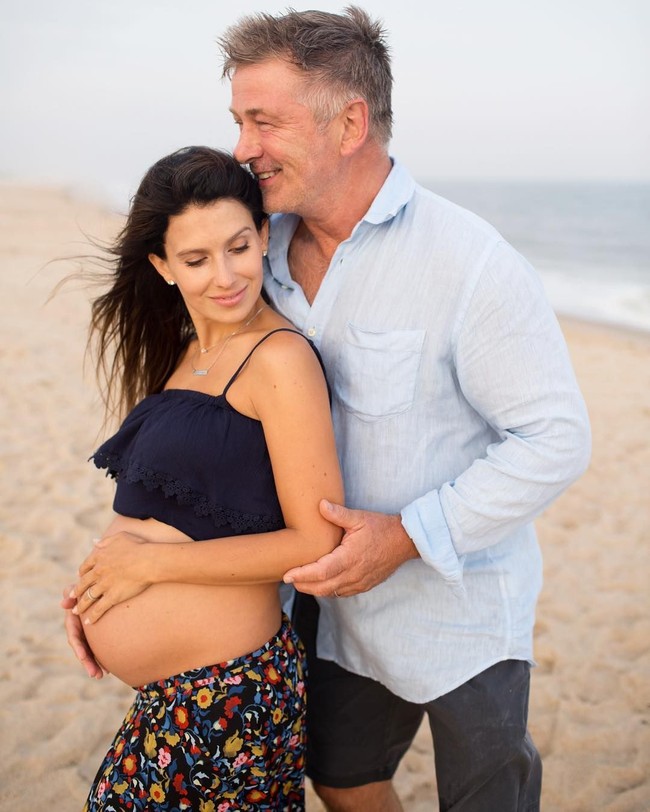 Aku memang kembali (ke bentuk tubuh semula) cukup cepat di setiap kehamilan. Nomor satu karena aku sudah fit sebelumnya. Aku mencoba tetap fit selama (kehamilan) jadi bahkan ketika tubuhku membesar dan aku naik berat badan dan aku melambat, aku mencoba untuk tetap aktif setiap hari, katanya dilansir Womens Health Magazine. Foto: Instagram @hilariabaldwin