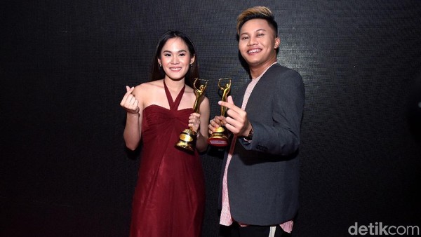 Senyum Bahagia Pemenang AMI Awards 2018