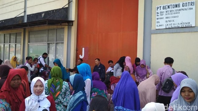 Cukai Rokok Naik, PHK Pekerja di Depan Mata