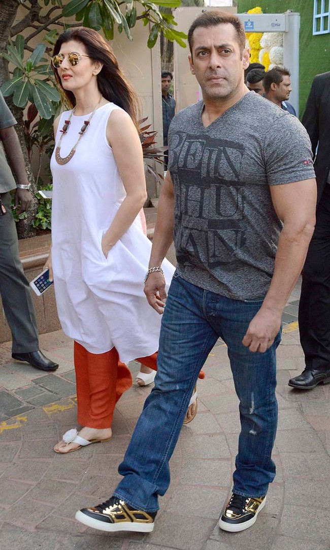 Bintang Chori Chori Chupke Chupke ini pernah berhubungan dengan mantan Miss India Sangeeta Bijlani. Media bahkan mengabarkan jika keduanya tengah merencanakan pernikahan. Namun, hubungannya asmaranya pun gagal. Sangeeta akhirnya menikah dengan teman dekat Salman Khan, atlet Mohammed Azharuddin.  Foto: Instagram