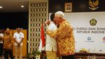 Akrab, Jonan dan Bos Besar Freeport Berpelukan