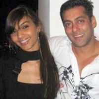 Pemilik nama lengkap Abdul Rashid Salim Salman Khan pernah berkencan dengan aktris Somi Ali. Terpaut usia 10 tahun lebih muda dari Salman Khan tak menjadi penghalang bagi Somi Ali untuk tetap mencintainya. Foto: Istimewa