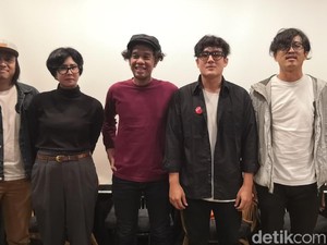 Satelit Kembali Mengorbit Rayakan 24 Tahun The Upstairs