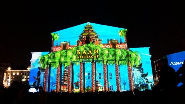Video mapping promosi penerbangan langsung Moskow-Bali oleh Aeroflot pada Moscow International Festival 